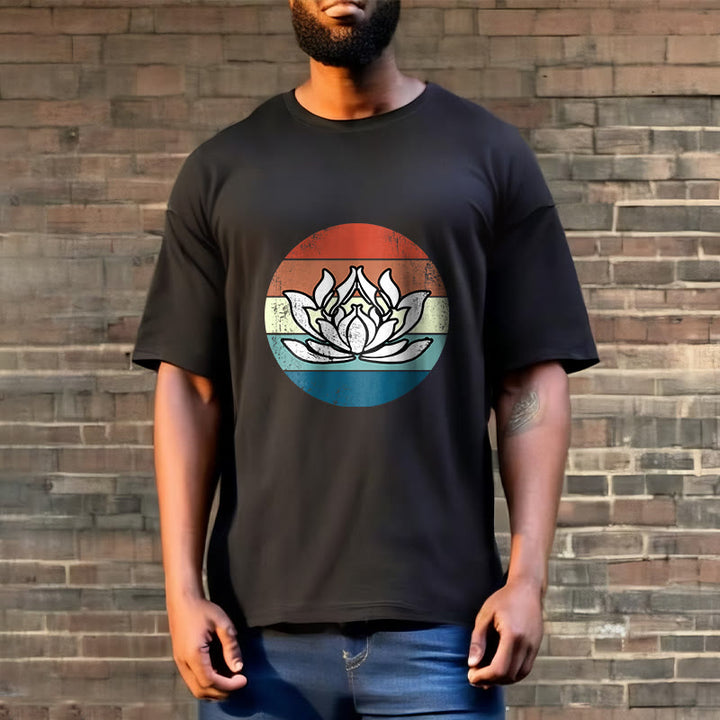 T-shirt en coton à rayures colorées avec Buddha Stones et lotus en fleurs - image 4