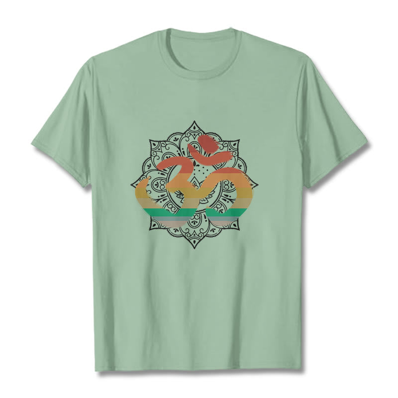 T-shirt en coton avec motif de mandala sanskrit et Buddha Stones dégradées de couleurs - Vert pâle - 2XL - image 14