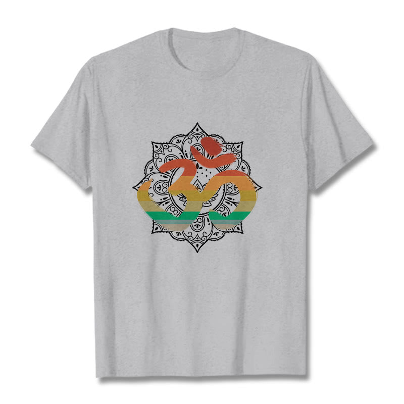 T-shirt en coton avec motif de mandala sanskrit et Buddha Stones dégradées de couleurs - Gris clair - 2XL - image 19
