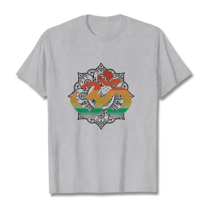 T-shirt en coton avec motif de mandala sanskrit et Buddha Stones dégradées de couleurs - Gris clair - 2XL - image 19