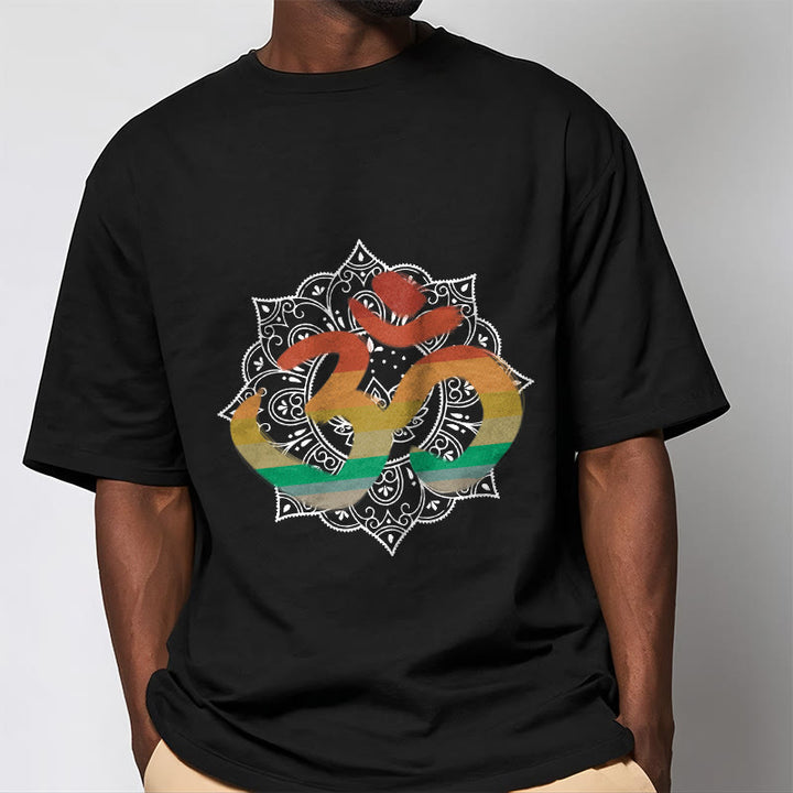 T-shirt en coton avec motif de mandala sanskrit et Buddha Stones dégradées de couleurs - image 9