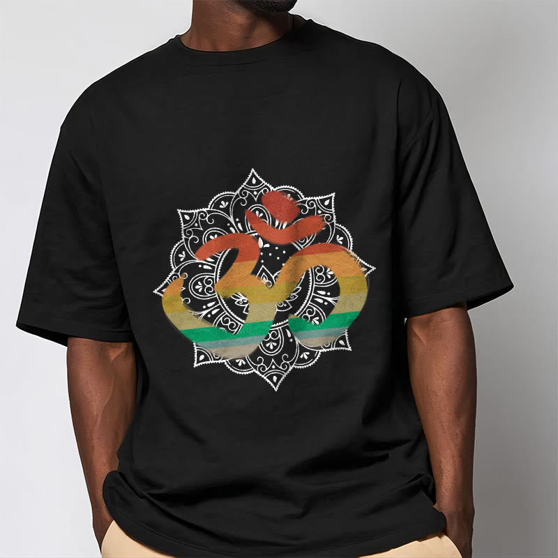 T-shirt en coton avec motif de mandala sanskrit et Buddha Stones dégradées de couleurs - image 8