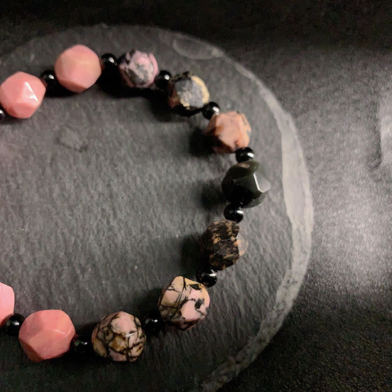 Bracelet de guérison en perles polygonales en pierre de Buddha Stones naturelle à lignes noires et à taches rouges