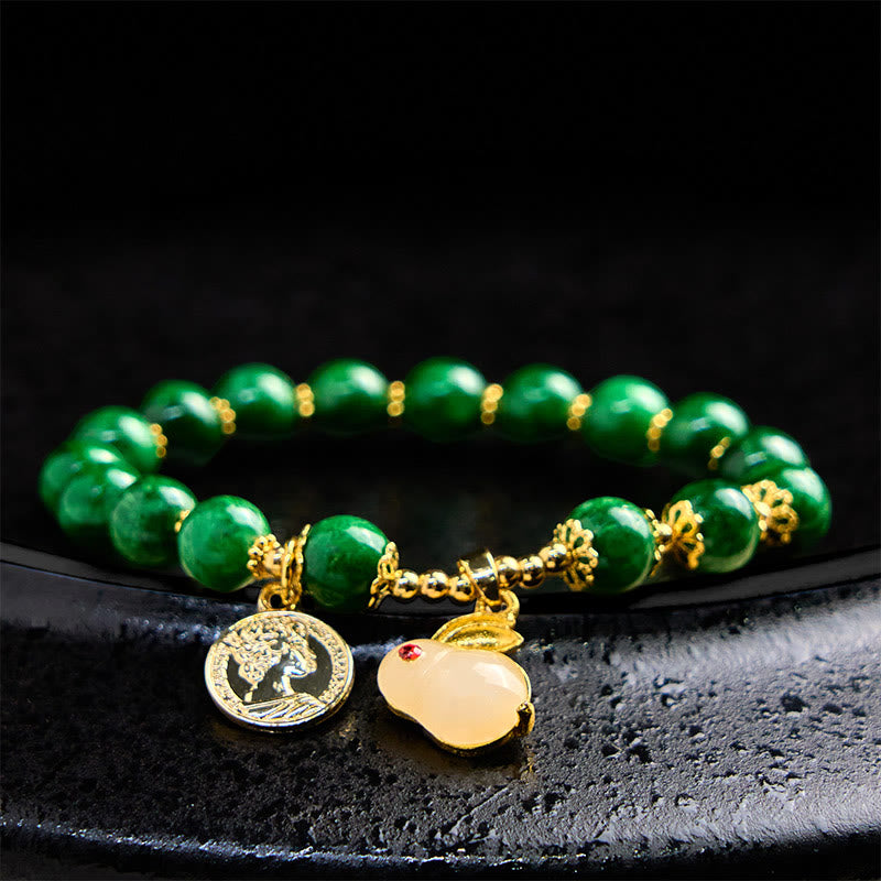Bracelet en calcite verte et Buddha Stones avec breloque en forme de lapin