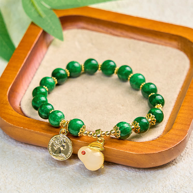 Bracelet en calcite verte et Buddha Stones avec breloque en forme de lapin