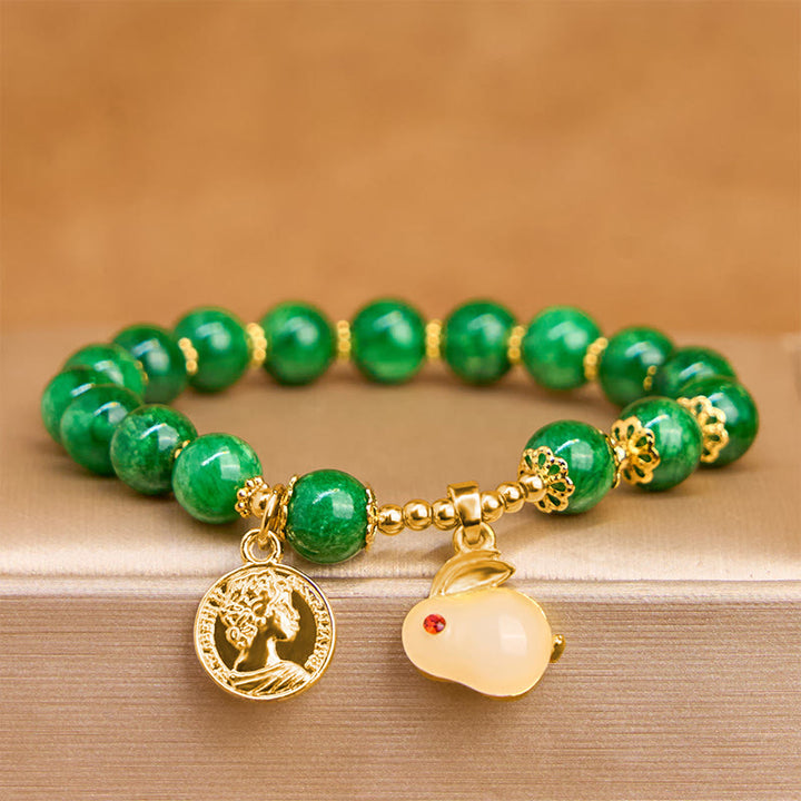 Bracelet en calcite verte et Buddha Stones avec breloque en forme de lapin