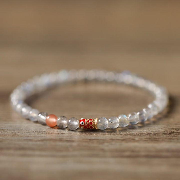 Bracelet de guérison ultra-fin en pierre de lune et poisson koï Buddha Stones