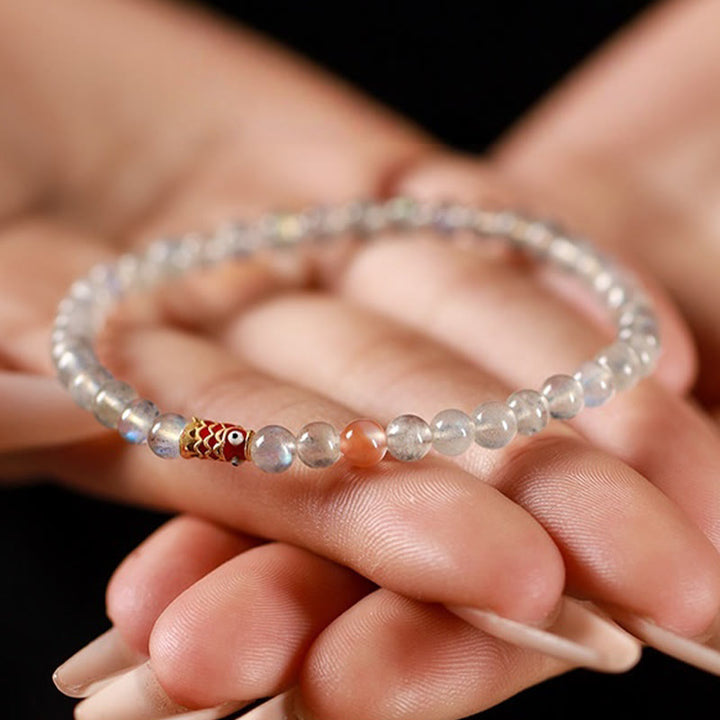 Bracelet de guérison ultra-fin en pierre de lune et poisson koï Buddha Stones