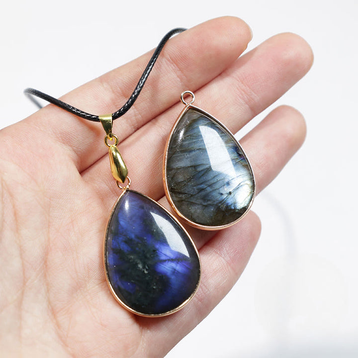 Collier pendentif de guérison en labradorite à motif de goutte d'eau et Buddha Stones
