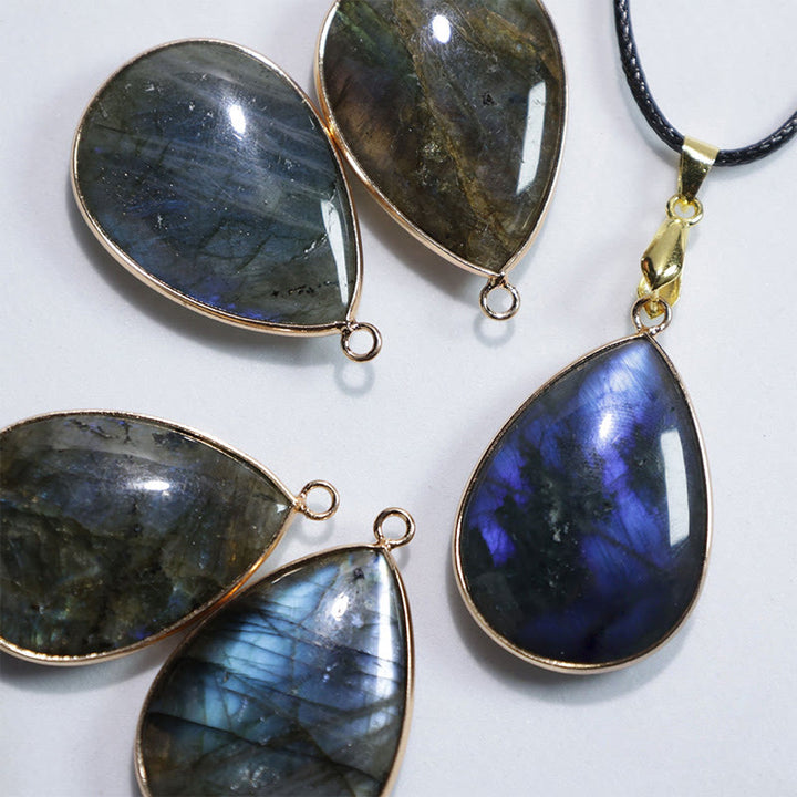 Collier pendentif de guérison en labradorite à motif de goutte d'eau et Buddha Stones