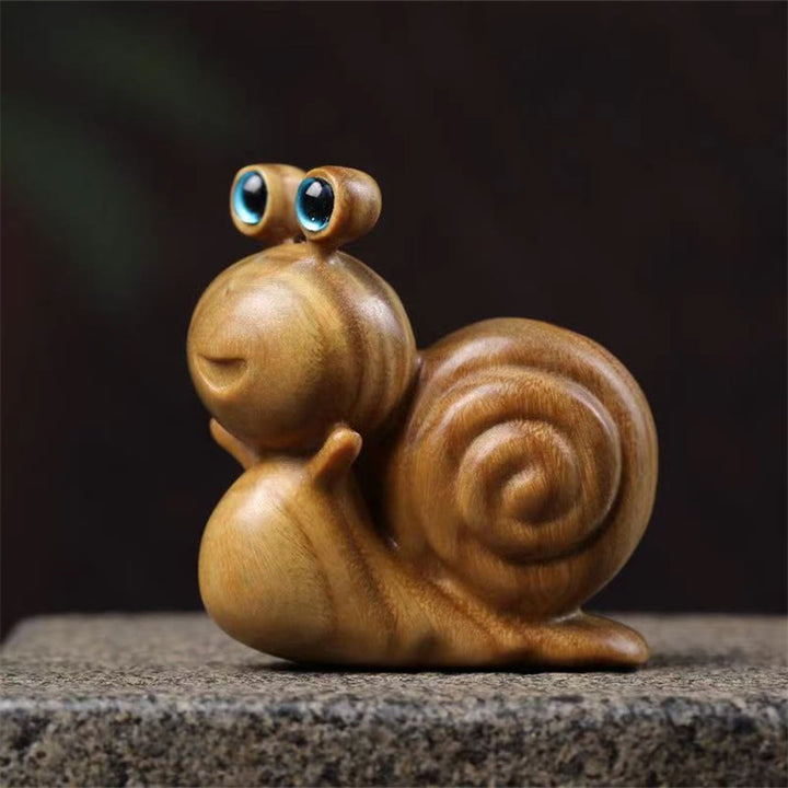 Mini escargot sculpté en bois de santal vert en Buddha Stones , décoration de bureau