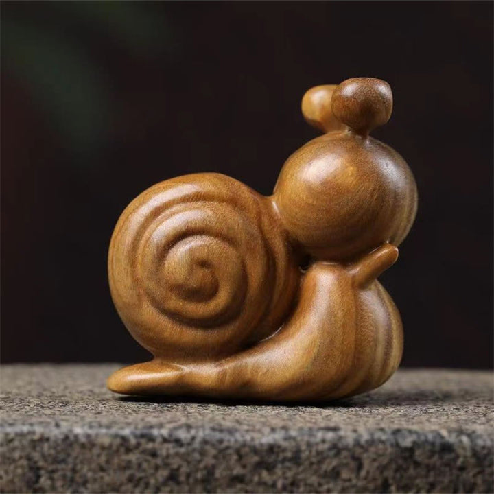 Mini escargot sculpté en bois de santal vert en Buddha Stones , décoration de bureau - image 2