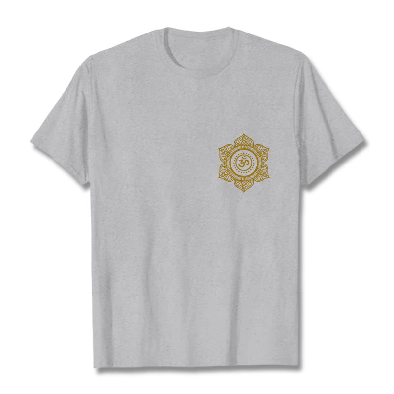 T-shirt à motif Mandala doré OM et Buddha Stones - Gris clair - 2XL - image 19