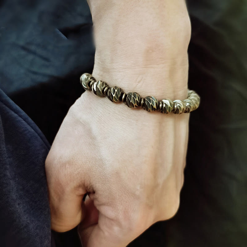 Bracelet de richesse en perles de cuivre et laiton, motif de couteau sculpté vintage en Buddha Stones