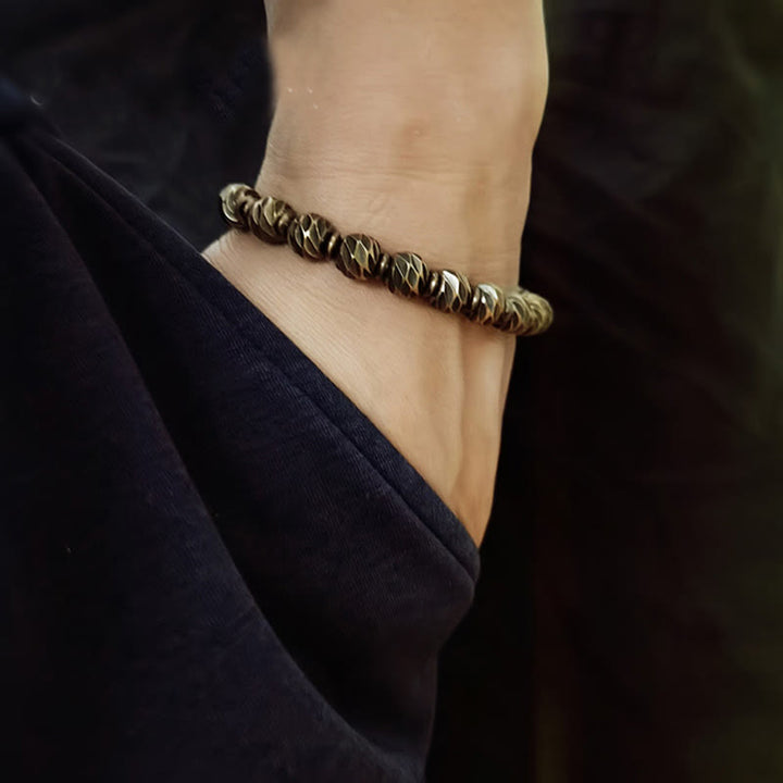 Bracelet de richesse en perles de cuivre et laiton, motif de couteau sculpté vintage en Buddha Stones