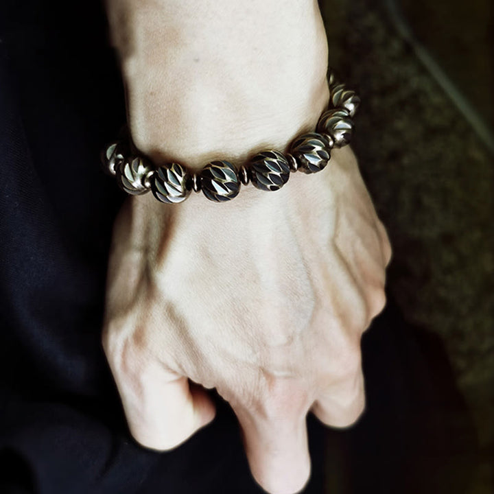 Bracelet de richesse en perles de cuivre et laiton, motif de couteau sculpté vintage en Buddha Stones
