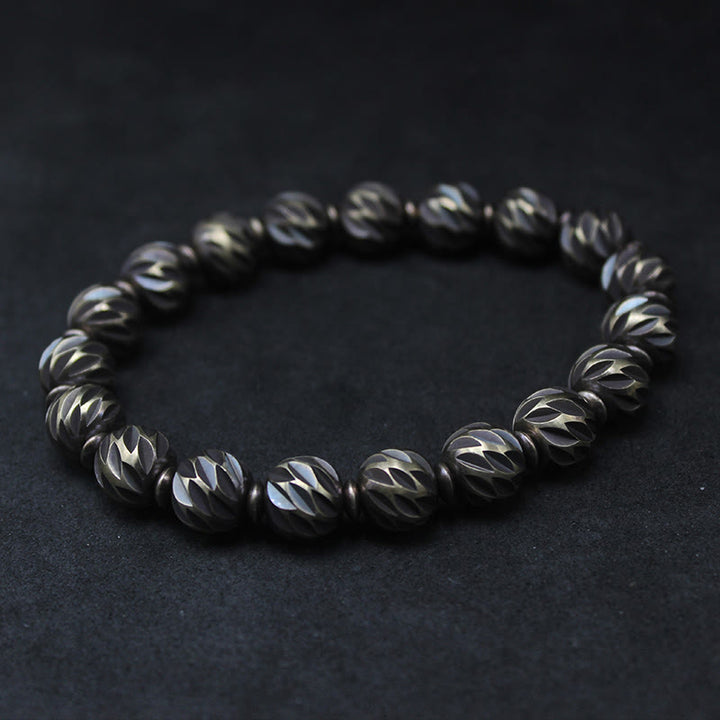 Bracelet de richesse en perles de cuivre et laiton, motif de couteau sculpté vintage en Buddha Stones