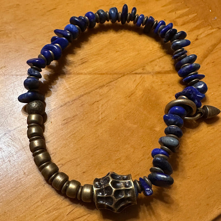 Bracelet en lazurite et lapis-lazuli de forme irrégulière, orné de Buddha Stones, symbole de bon augure. - image 4