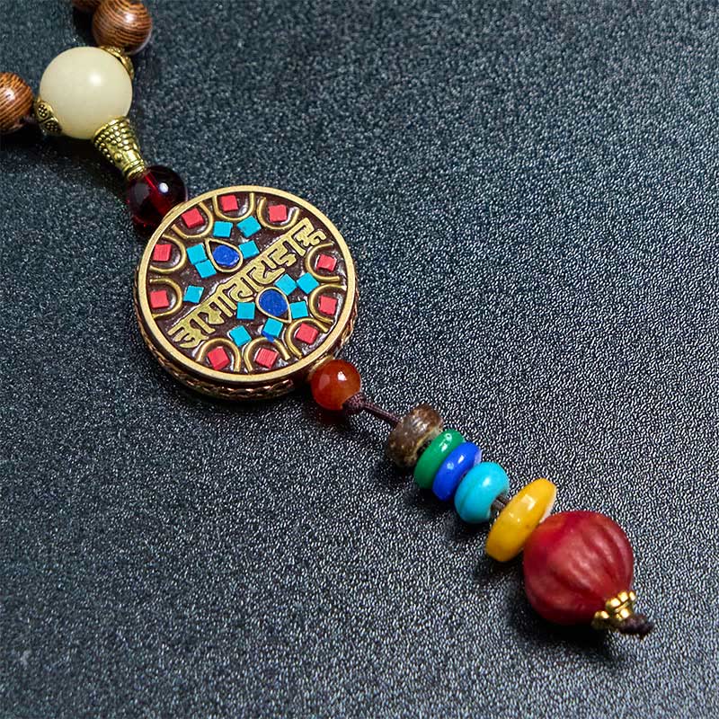 Buddha Stones pendentif en perles de cuivre et mantra lumineux en bois de schima, fait à la main en coquille de noix de coco tibétaine