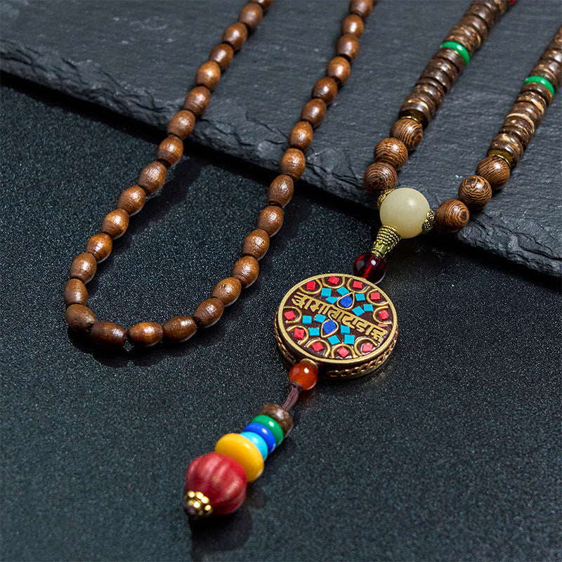Buddha Stones pendentif en perles de cuivre et mantra lumineux en bois de schima, fait à la main en coquille de noix de coco tibétaine