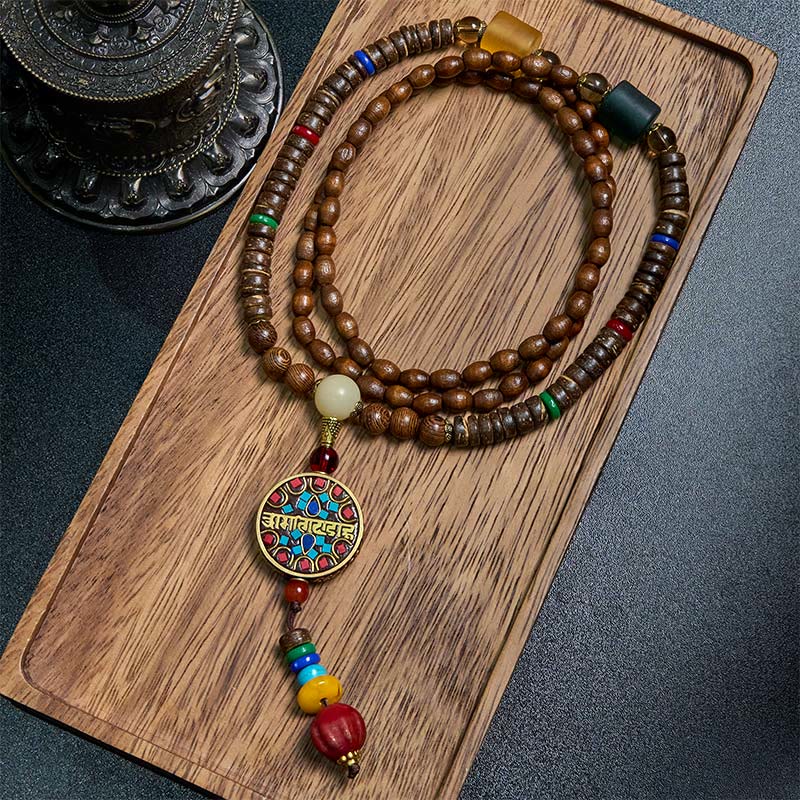Buddha Stones pendentif en perles de cuivre et mantra lumineux en bois de schima, fait à la main en coquille de noix de coco tibétaine - Bois de Schima et mantra Great Bright - image 0