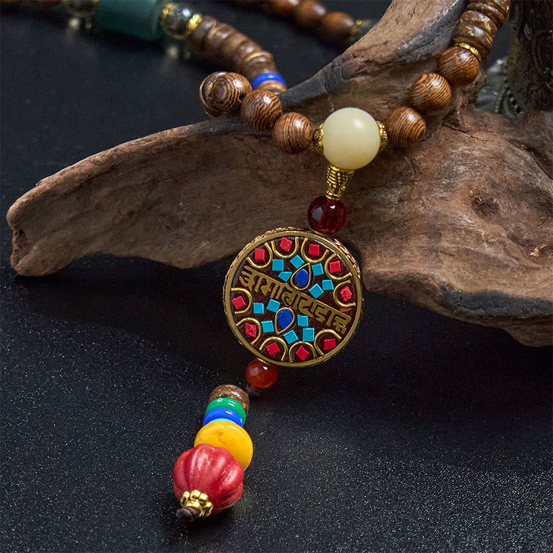 Buddha Stones pendentif en perles de cuivre et mantra lumineux en bois de schima, fait à la main en coquille de noix de coco tibétaine