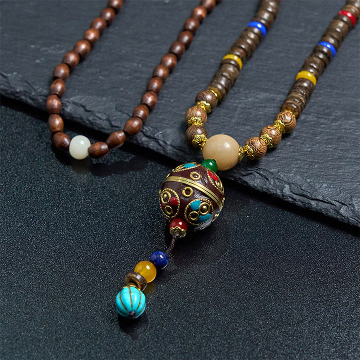 Buddha Stones pendentif en perles de cuivre et mantra lumineux en bois de schima, fait à la main en coquille de noix de coco tibétaine