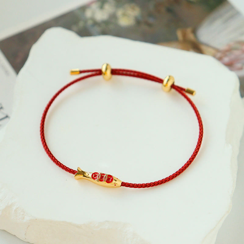 Bracelet de richesse en laiton avec Buddha Stones et poisson koï, fil rouge