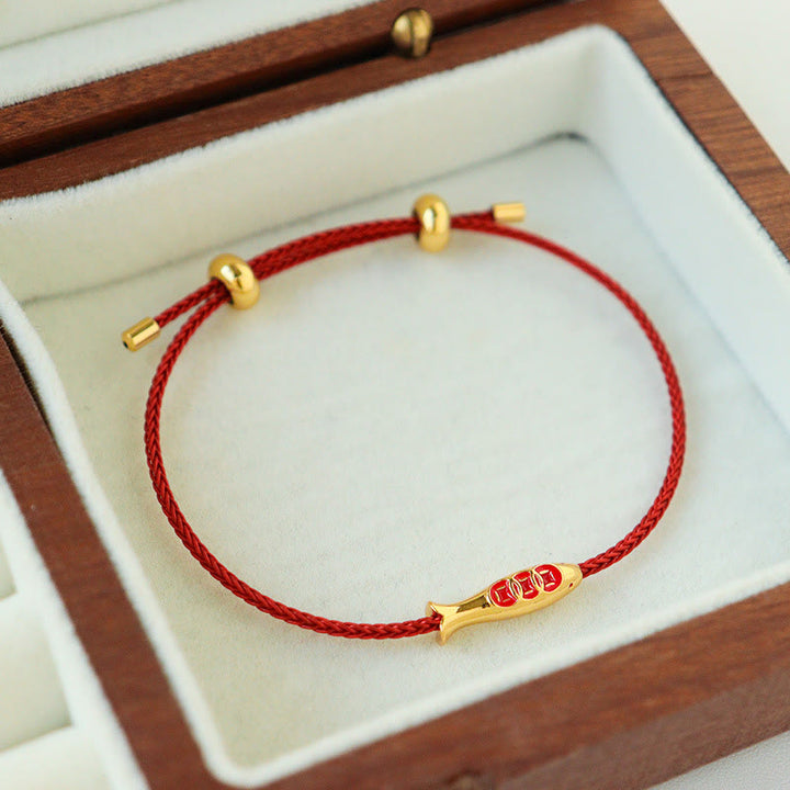 Bracelet de richesse en laiton avec Buddha Stones et poisson koï, fil rouge