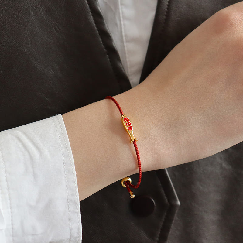 Bracelet de richesse en laiton avec Buddha Stones et poisson koï, fil rouge