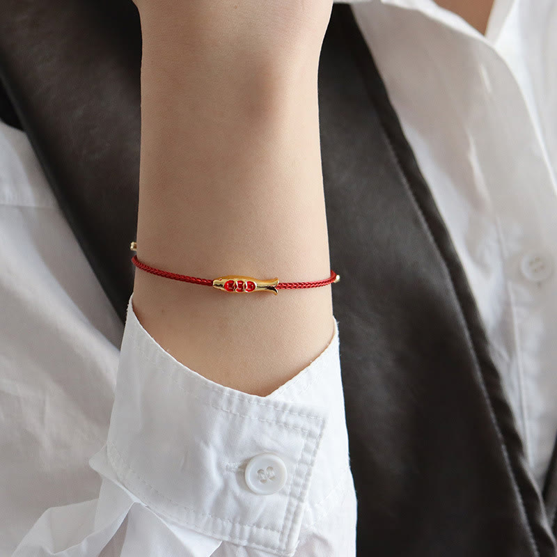 Bracelet de richesse en laiton avec Buddha Stones et poisson koï, fil rouge
