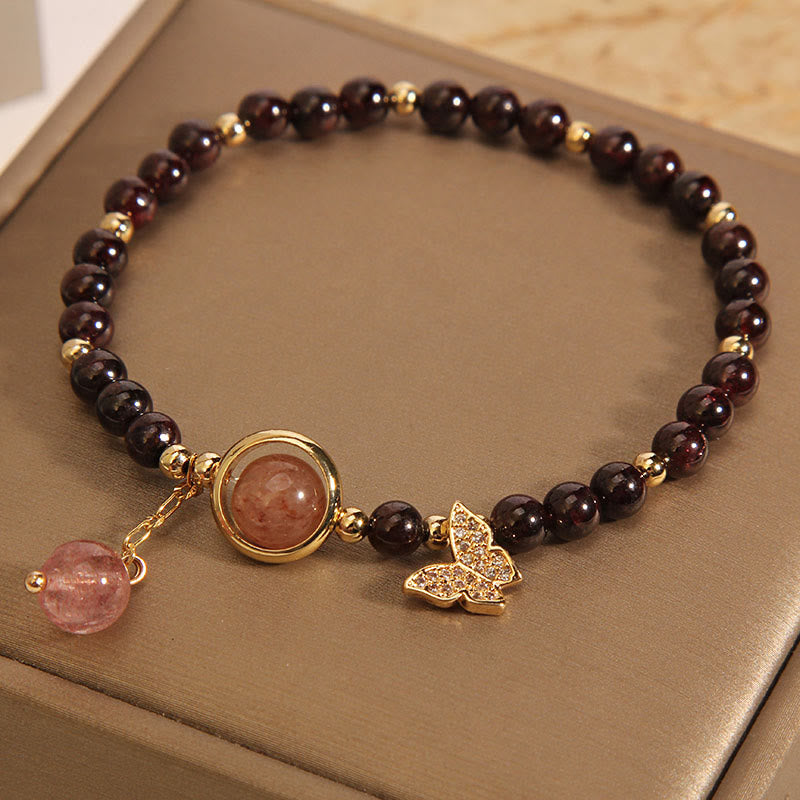 Bracelet Buddha Stones naturel ultra-fin 3 mm en grenat et quartz fraise, motif papillon apaisant