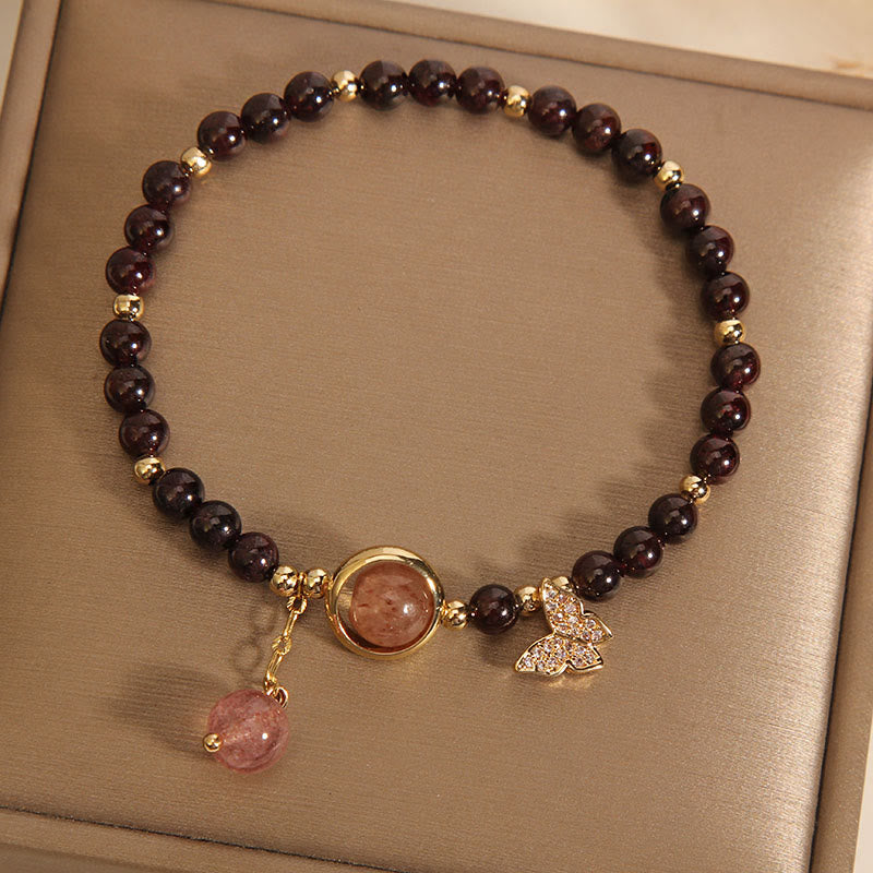Bracelet Buddha Stones naturel ultra-fin 3 mm en grenat et quartz fraise, motif papillon apaisant