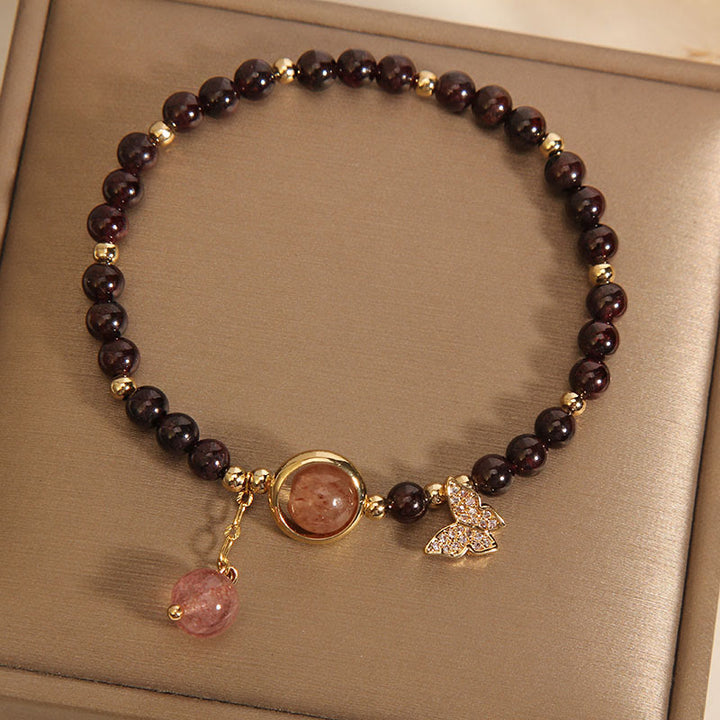Bracelet Buddha Stones naturel ultra-fin 3 mm en grenat et quartz fraise, motif papillon apaisant