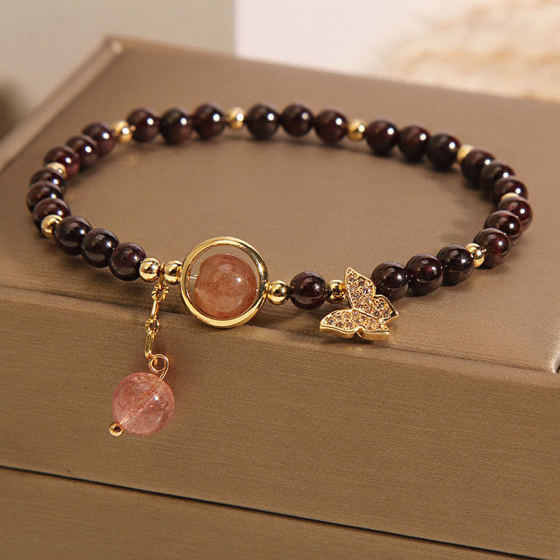 Bracelet Buddha Stones naturel ultra-fin 3 mm en grenat et quartz fraise, motif papillon apaisant