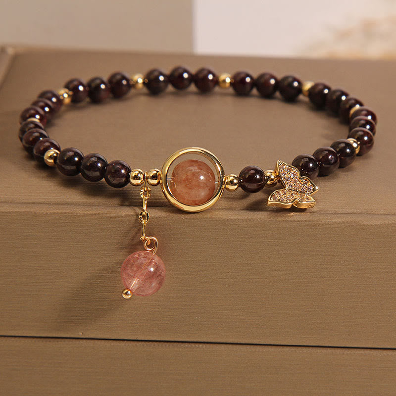 Bracelet Buddha Stones naturel ultra-fin 3 mm en grenat et quartz fraise, motif papillon apaisant