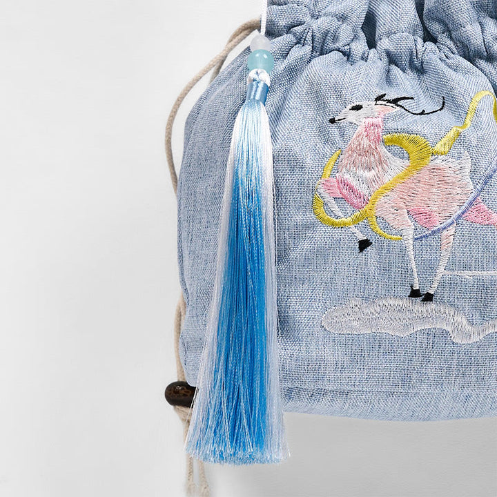 Sac à bandoulière en coton et lin brodé de Buddha Stones , cerf féerique bleu clair, nuages de bon augure
