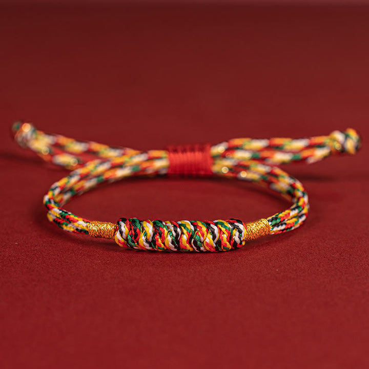 Bracelet en corde rouge tressée à la main avec nœud plat et Buddha Stones