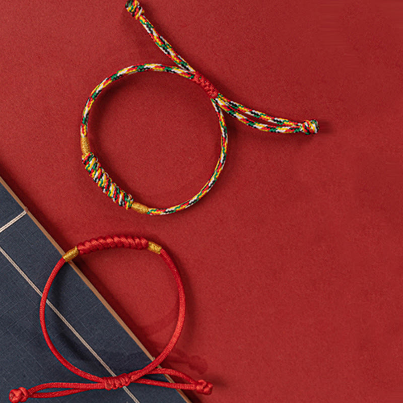 Bracelet en corde rouge tressée à la main avec nœud plat et Buddha Stones