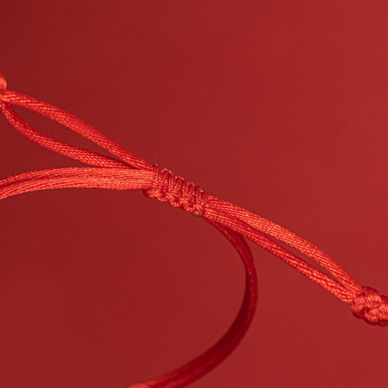 Bracelet en corde rouge tressée à la main avec nœud plat et Buddha Stones