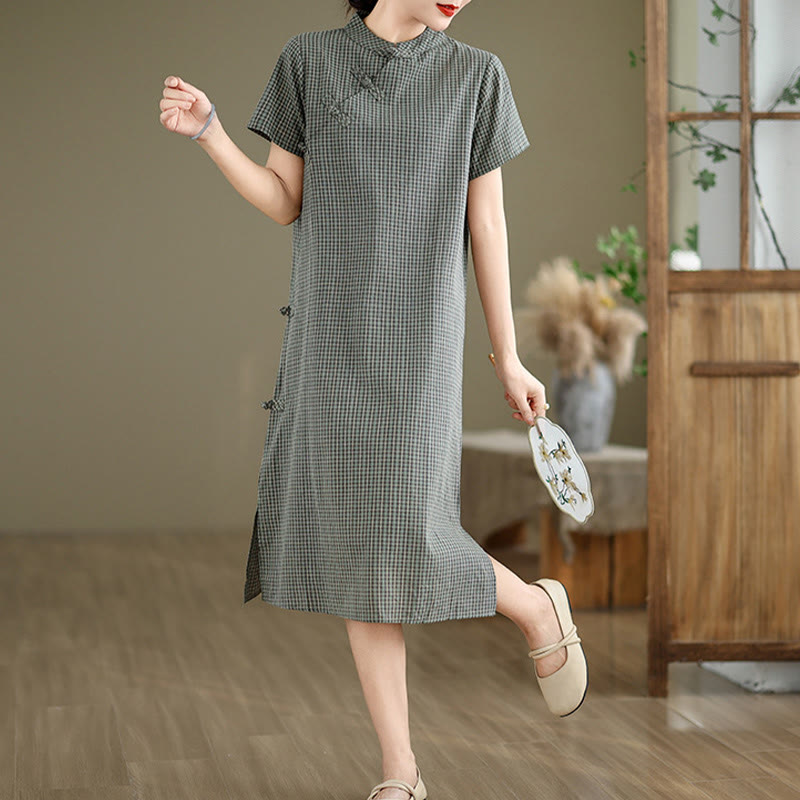 Robe midi cheongsam améliorée en coton et Buddha Stones à carreaux et manches courtes, motif grenouille et boutons - image 13