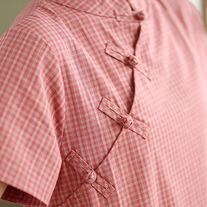 Robe midi cheongsam améliorée en coton et Buddha Stones à carreaux et manches courtes, motif grenouille et boutons - image 7