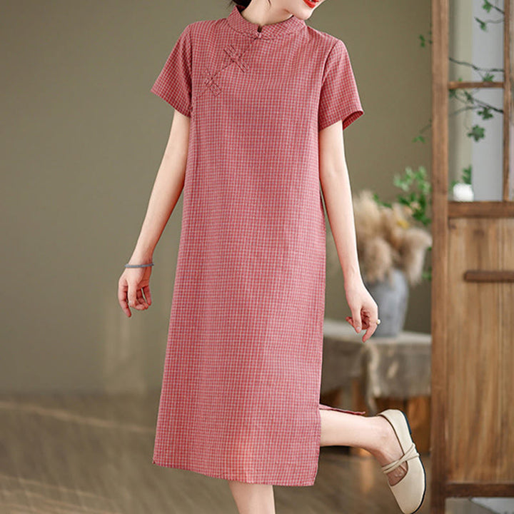 Robe midi cheongsam améliorée en coton et Buddha Stones à carreaux et manches courtes, motif grenouille et boutons - image 4