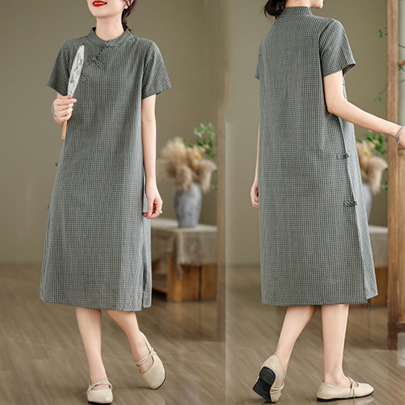 Robe midi cheongsam améliorée en coton et Buddha Stones à carreaux et manches courtes, motif grenouille et boutons - image 14