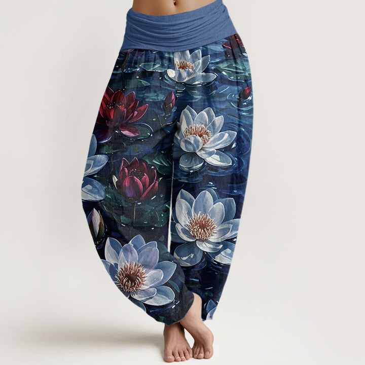 Pantalon sarouel décontracté à taille élastique pour femme avec motif de fleurs de lotus rouges et Buddha Stones - Bleu moyen - US22，UK/AU26，EU54 (6XL) - image 5