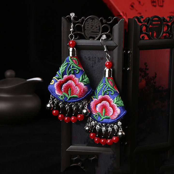 Boucles d'oreilles en Buddha Stones brodées à la main avec motif floral et harmonie - Fleur bleue et rouge (poteaux en alliage) - image 7