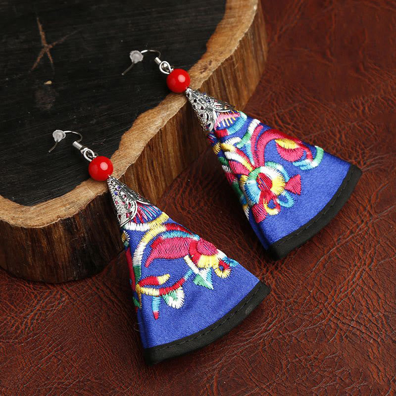 Boucles d'oreilles Harmony brodées Yi en forme d'éventail faites à la main avec des Buddha Stones - Bleu royal (poteaux en alliage) - image 7