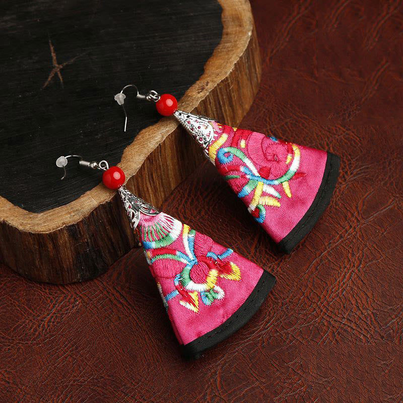 Boucles d'oreilles Harmony brodées Yi en forme d'éventail faites à la main avec des Buddha Stones - Rose (poteaux en alliage) - image 3