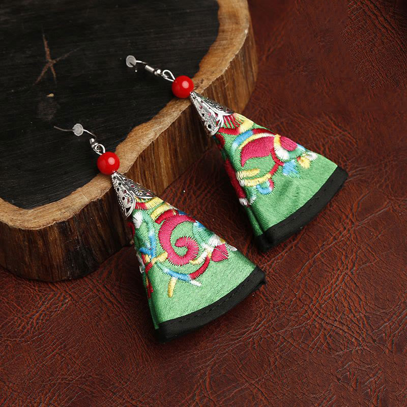 Boucles d'oreilles Harmony brodées Yi en forme d'éventail faites à la main avec des Buddha Stones - Vert (poteaux en alliage) - image 4
