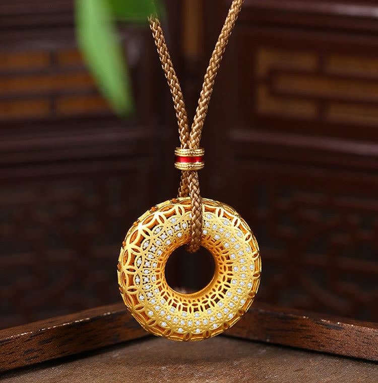 Pendentif en cuivre avec boucle de paix et motif de pièce de monnaie en Buddha Stones - Plaqué cuivre or 24 carats et corde - image 1